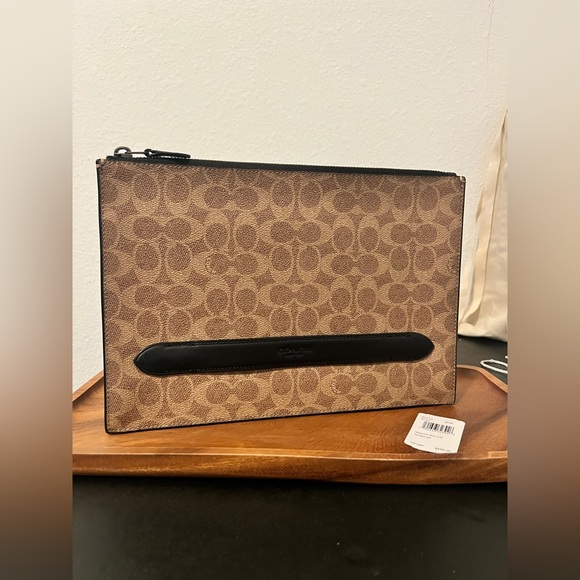 Manhattan Pouch In Signature Canvas Coach - Picture 1 of 3
